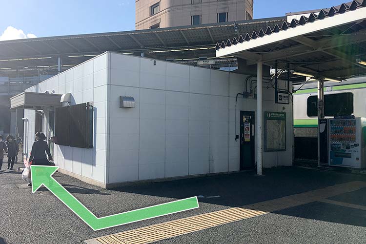 「新横浜駅」篠原口を出て右（西）に進みます。